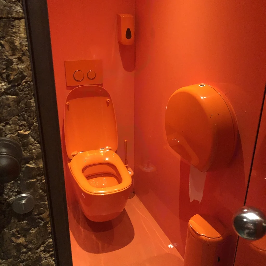WC Pllek Amsterdam, binnen, 2020, Augustus