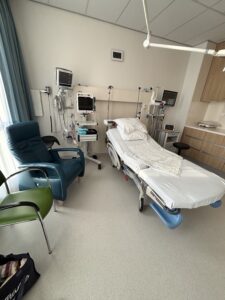 Mijn ervaring met drie mislukte zwangerschappen (miskraam en zwangerschap afbreken), foto bed in ziekenhuis (Blog)