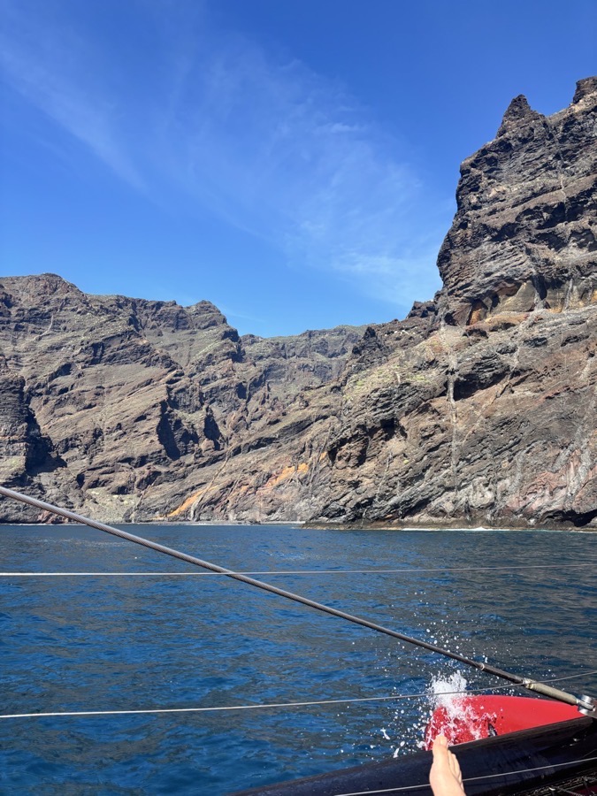 Dagboekstukjes Januari 2026 - Tenerife, Klliffen aan water, Catamaran (B)
